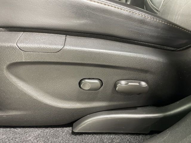 Used 2020 Chevrolet Trax LT w/ LT Convenience Package image 12