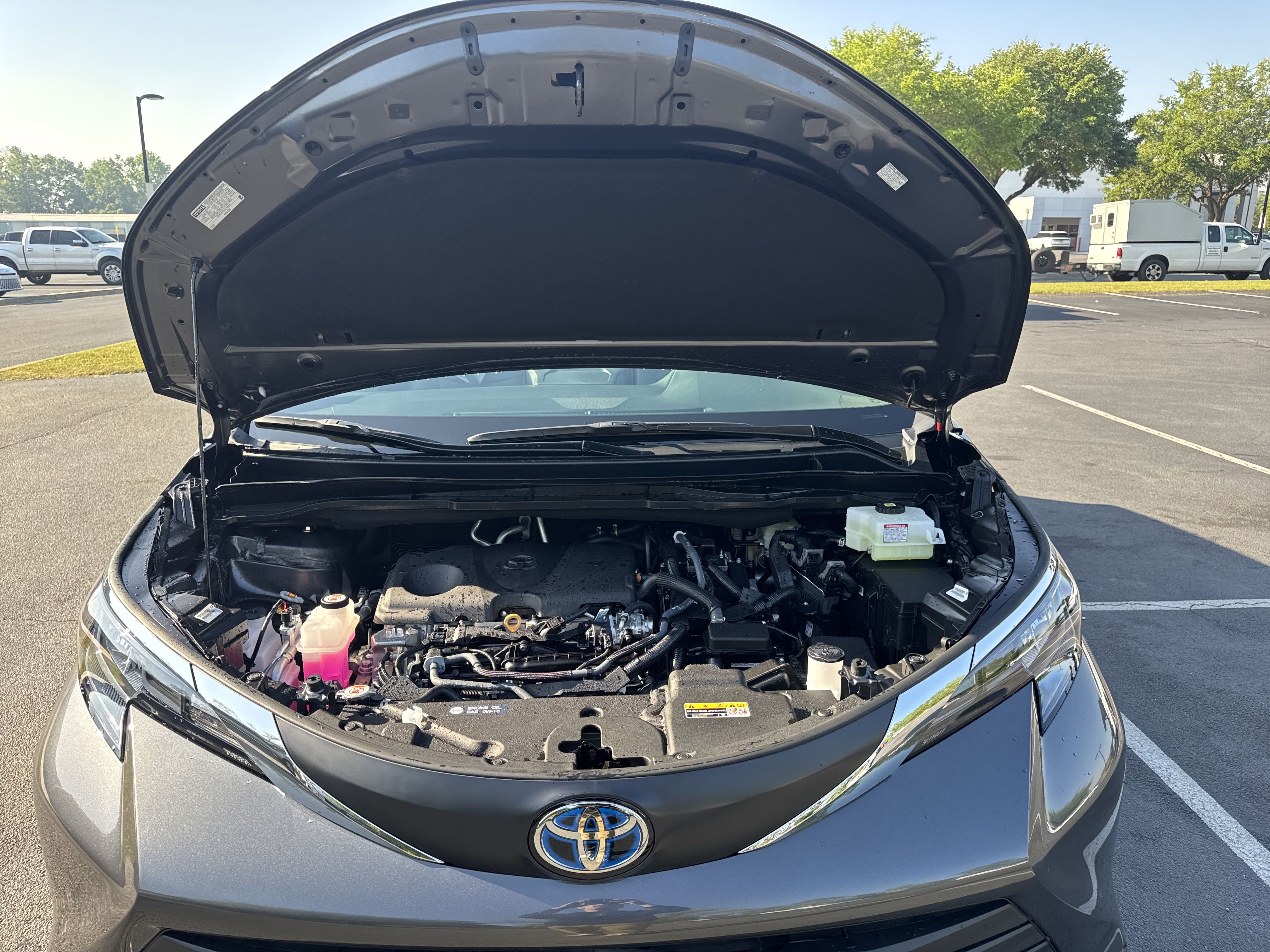 New 2025 Toyota Sienna LE FWD image 38