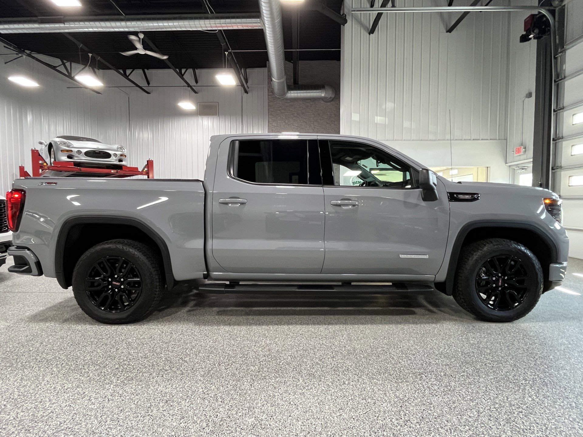 Certified 2024 GMC Sierra 1500 Elevation w/ LPO, Elevation Black Package AWD/4WD image 6