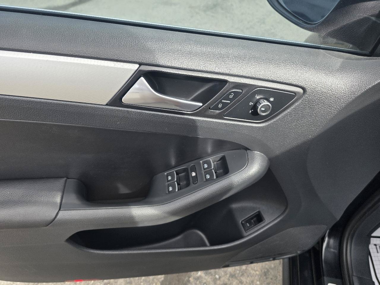 Used 2013 Volkswagen Jetta GLI FWD image 10