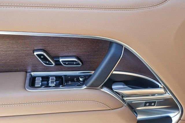New 2025 Land Rover Range Rover Long Wheelbase SE image 21