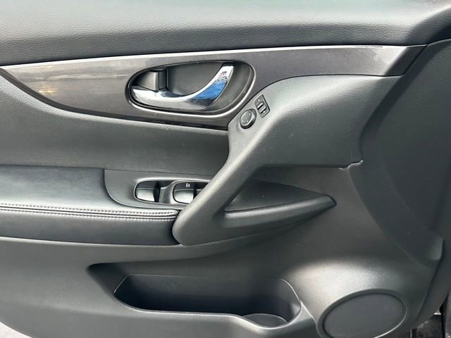 Used 2018 Nissan Rogue S image 20