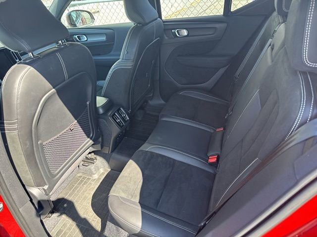 Used 2021 Volvo XC40 T5 R-Design w/ Advanced Package image 9