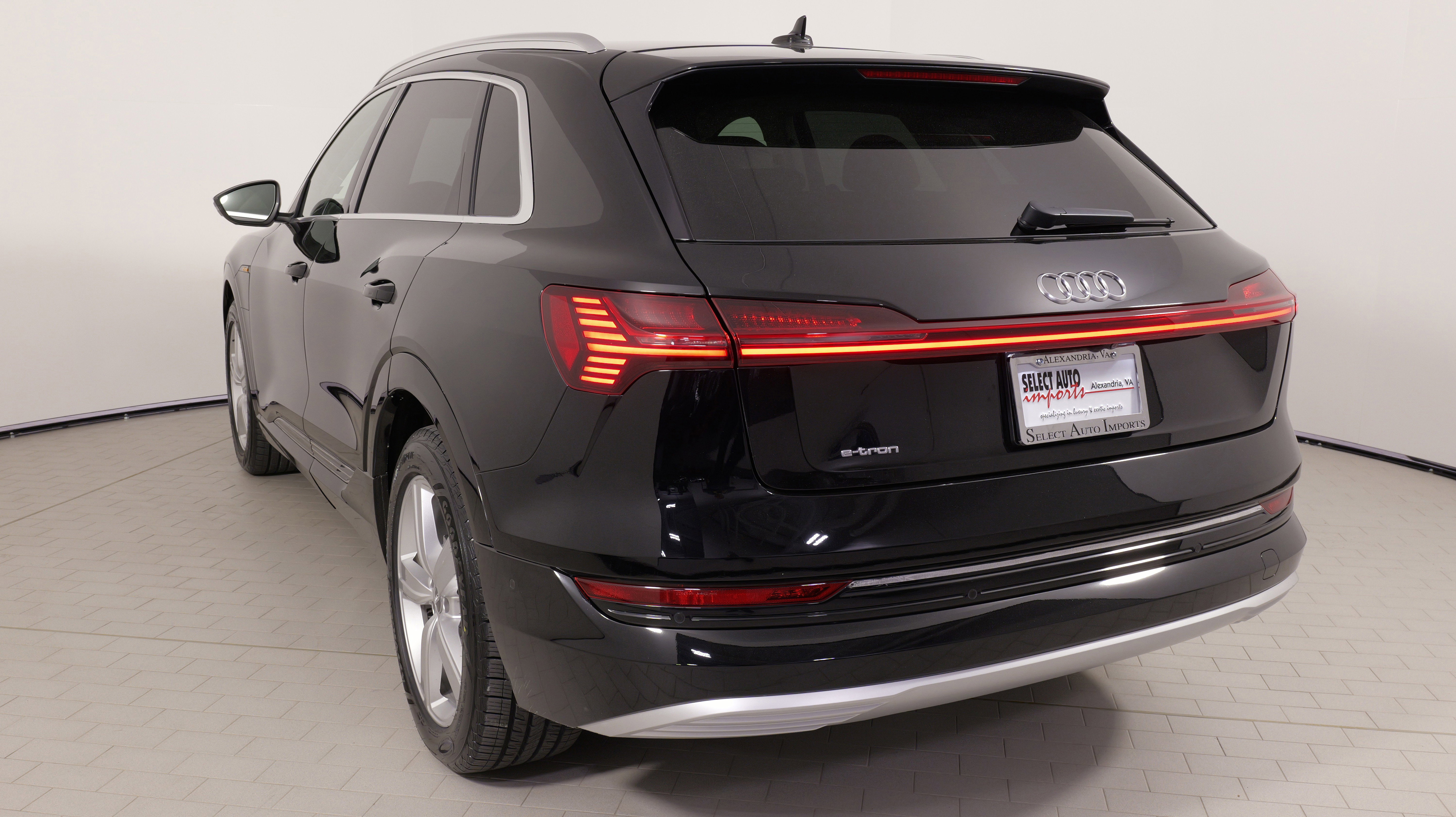 Used 2019 Audi e-tron Prestige w/ Prestige Package image 14