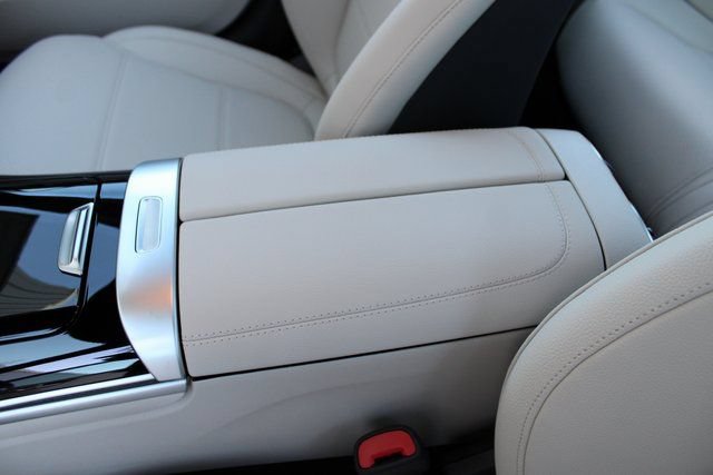 New 2025 Mercedes-Benz C 300 4MATIC Sedan image 31