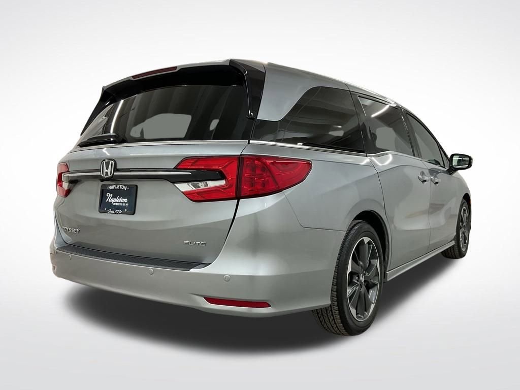 Used 2023 Honda Odyssey Elite image 3