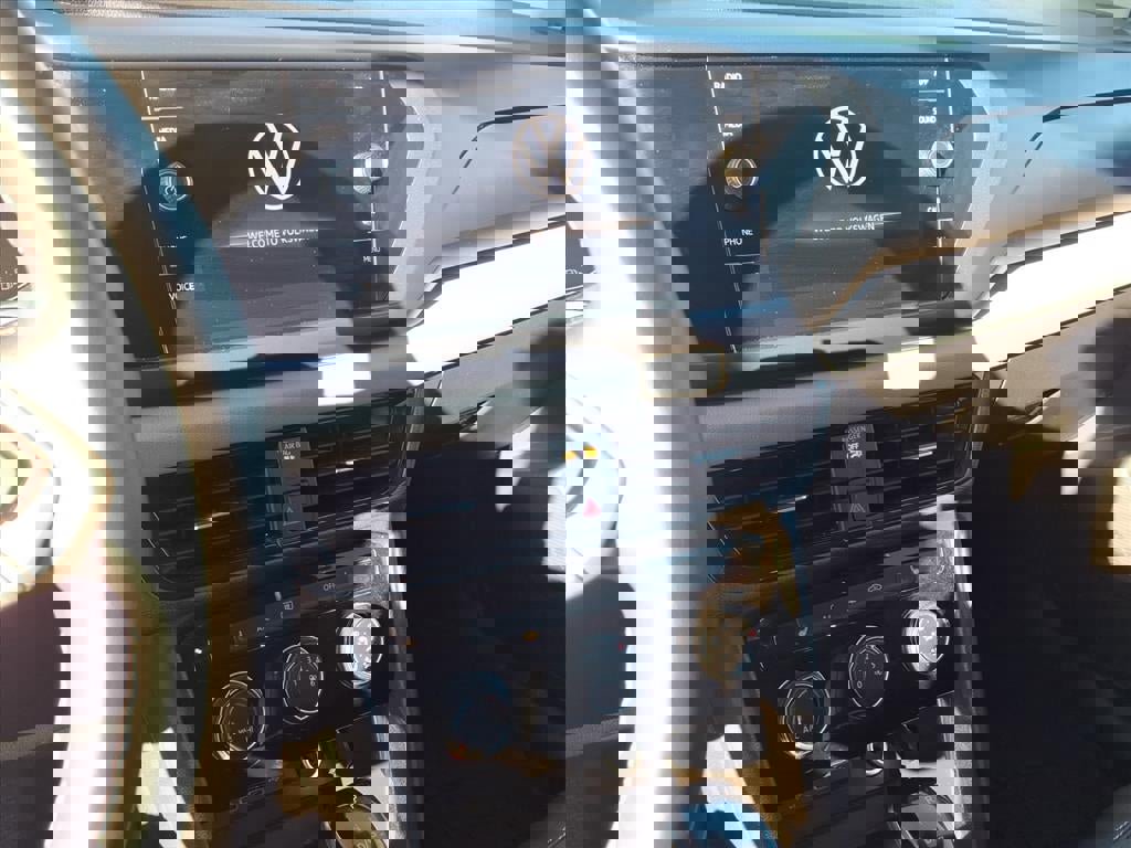 Used 2023 Volkswagen Taos SE image 11