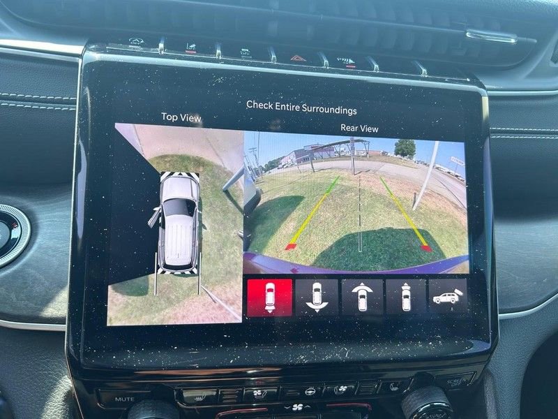 Used 2023 Jeep Grand Cherokee Limited w/ Luxury Tech Group II image 23