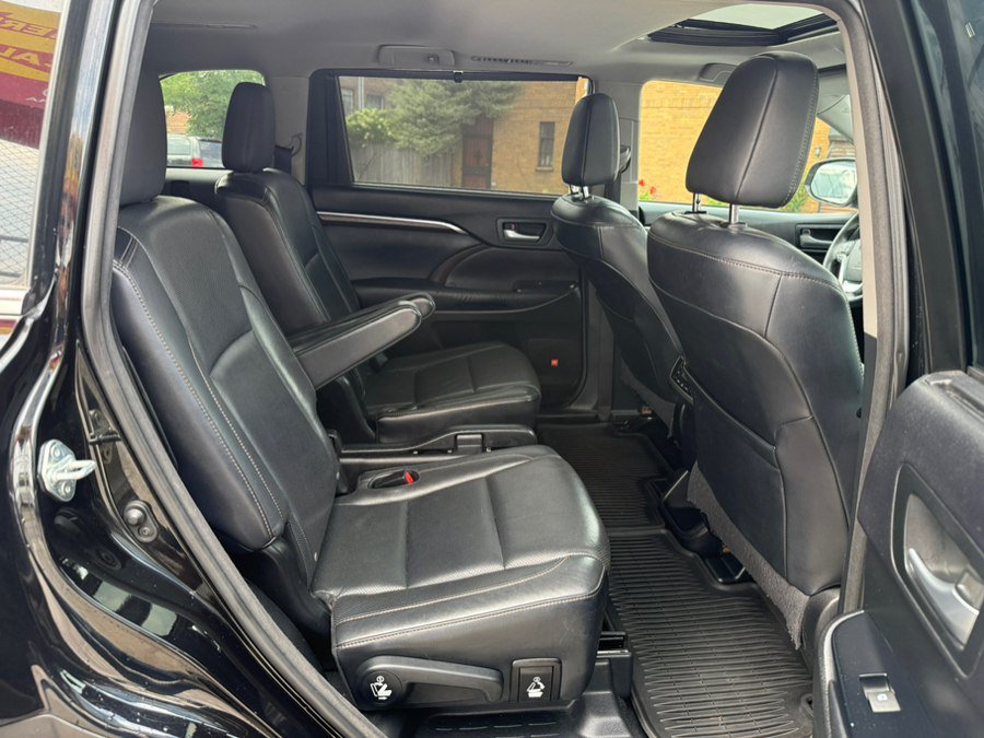 Used 2015 Toyota Highlander Limited AWD/4WD image 10