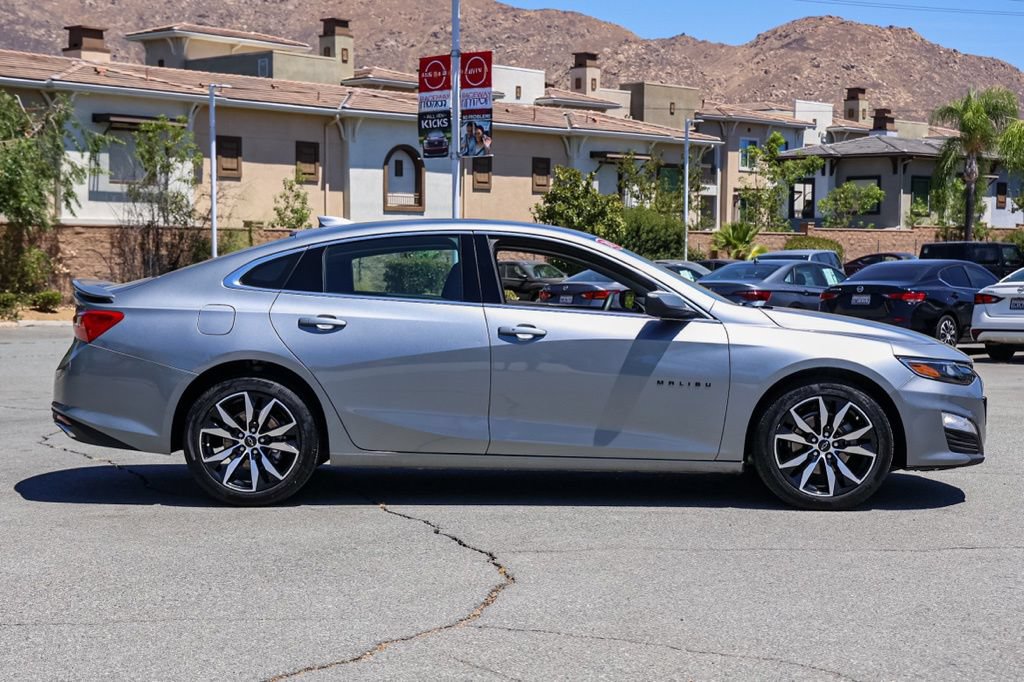 Used 2025 Chevrolet Malibu RS FWD image 3