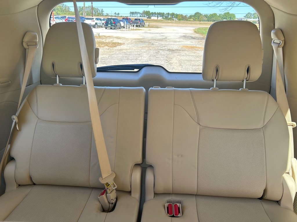 Used 2014 Lexus LX 570 4WD image 25