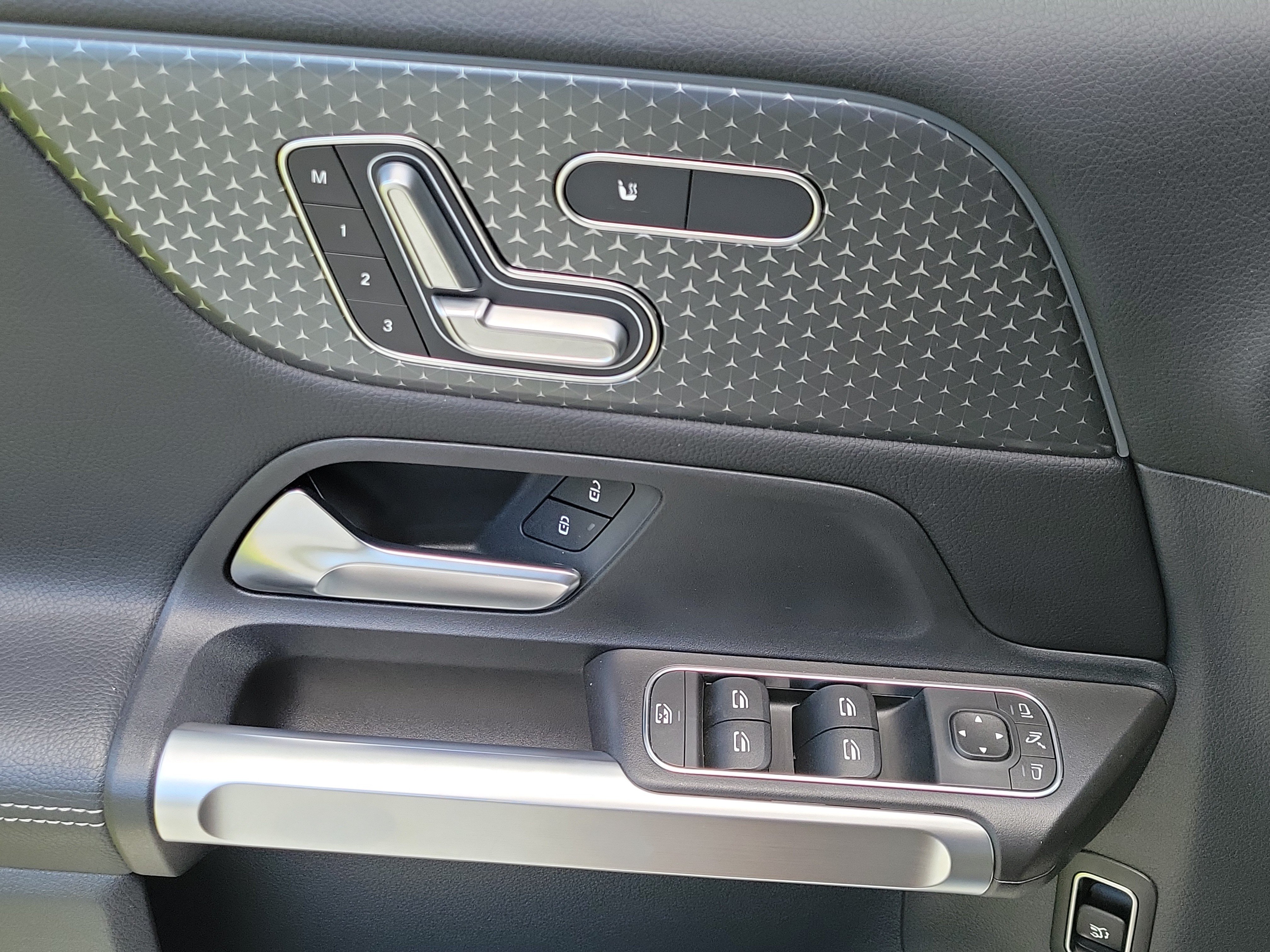 Used 2024 Mercedes-Benz GLB 250 image 17