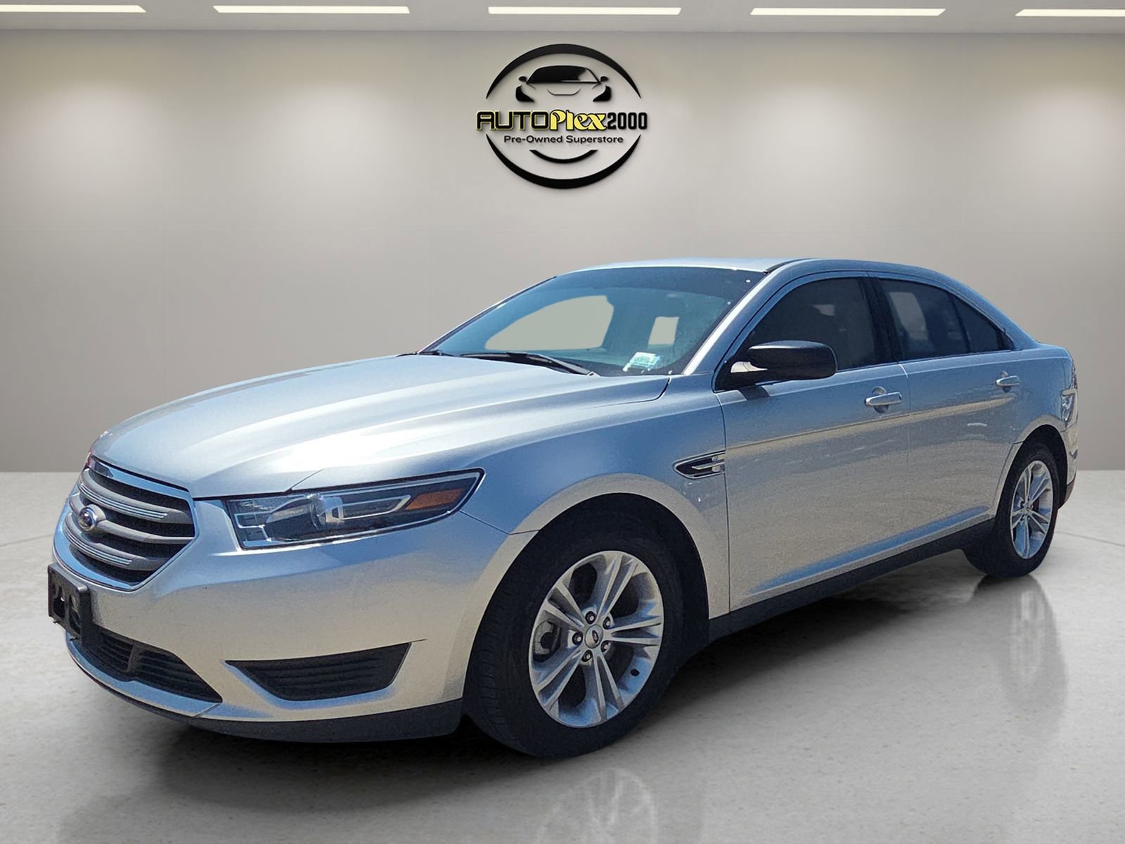 Used 2018 Ford Taurus SE FWD image 3