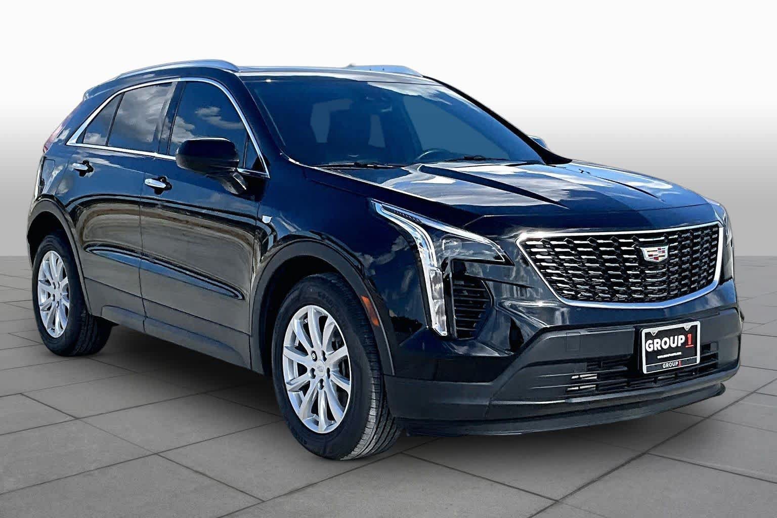 Used 2023 Cadillac XT4 Luxury w/ Cold Weather Package FWD image 5