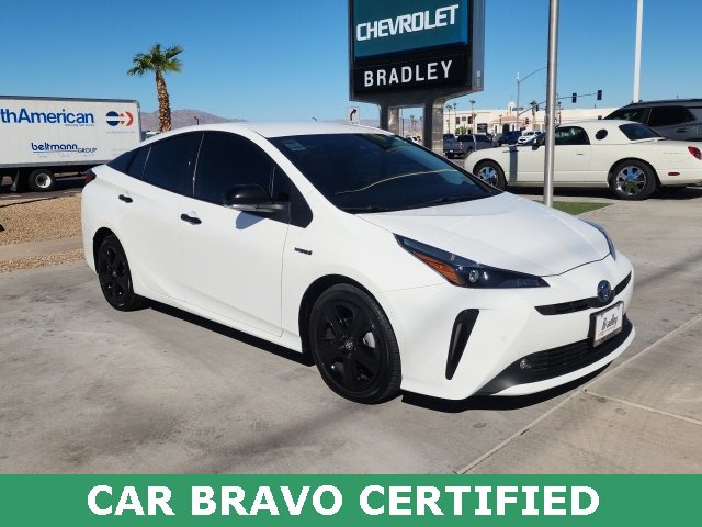 Used 2022 Toyota Prius XLE image 2
