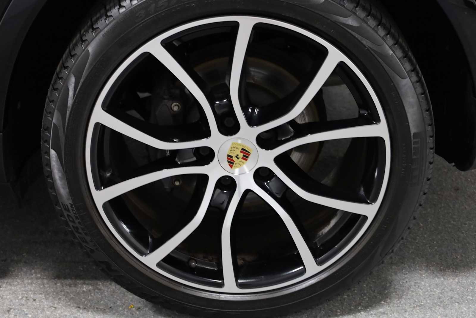 Used 2022 Porsche Cayenne image 46