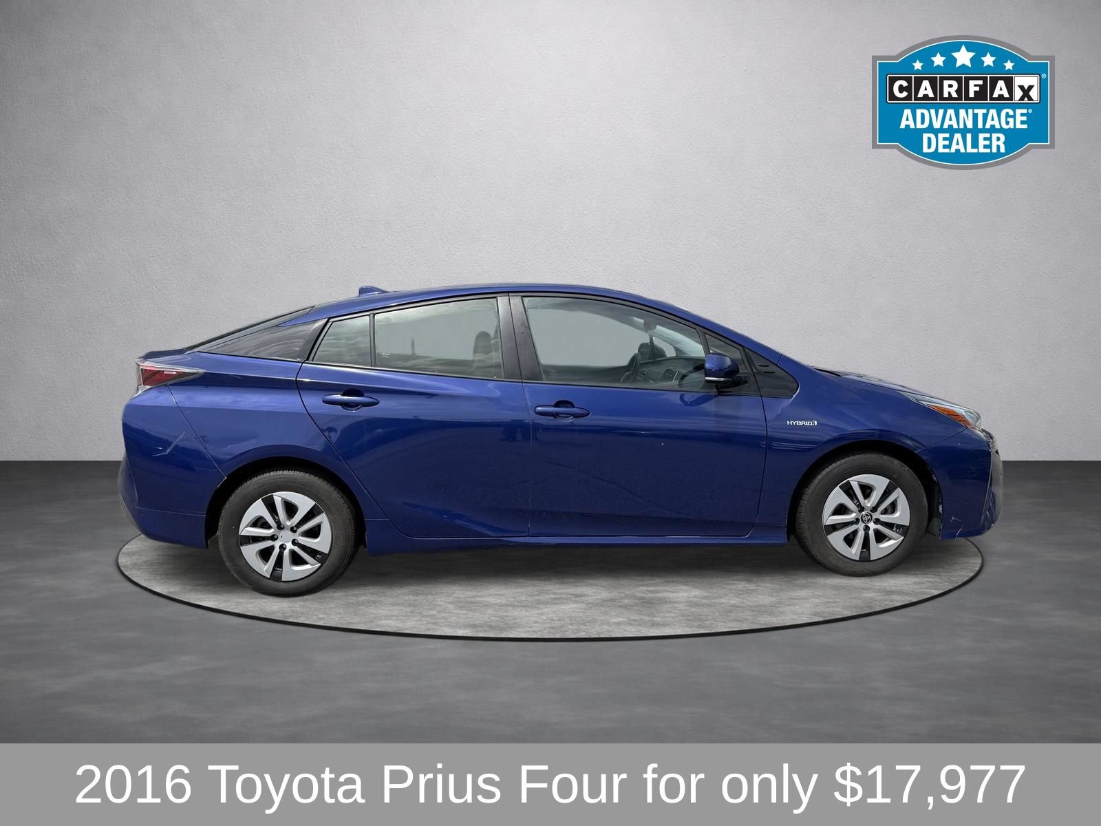 Used 2016 Toyota Prius Four w/ Advanced Technology Package FWD image 2