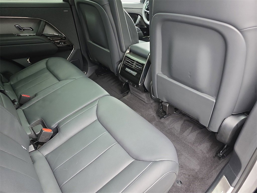 Used 2025 Land Rover Range Rover Sport SE image 13