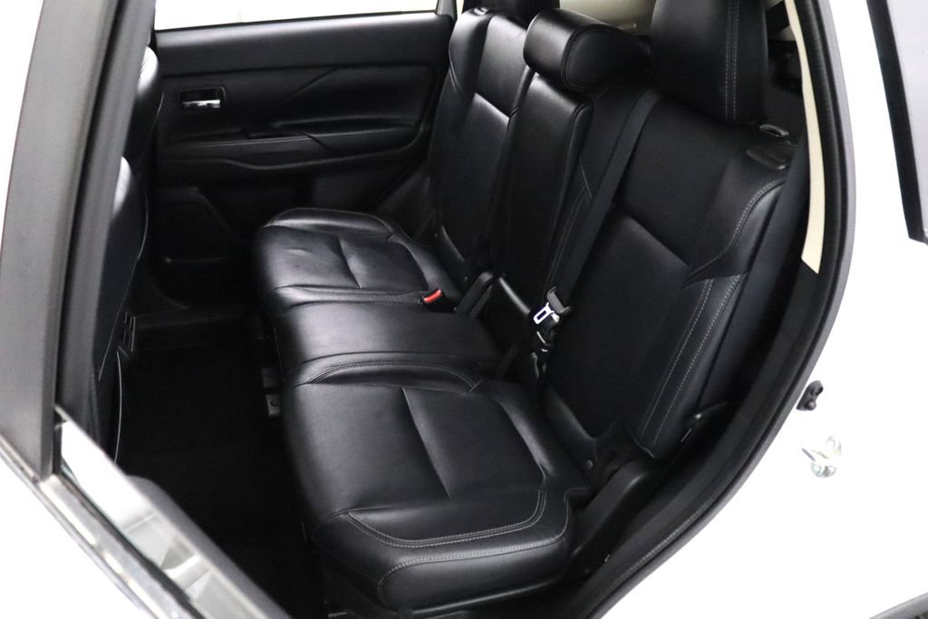 Used 2020 Mitsubishi Outlander SE AWD/4WD image 13