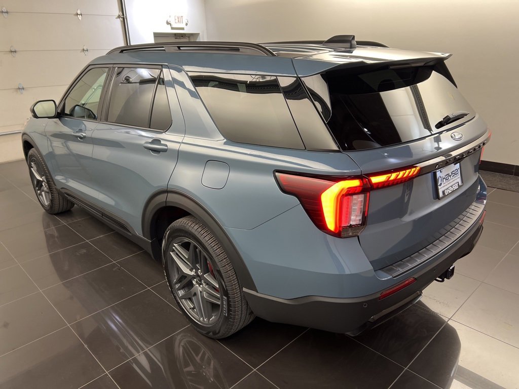 New 2026 Ford Explorer ST-Line w/ ST-Line Street Pack image 4
