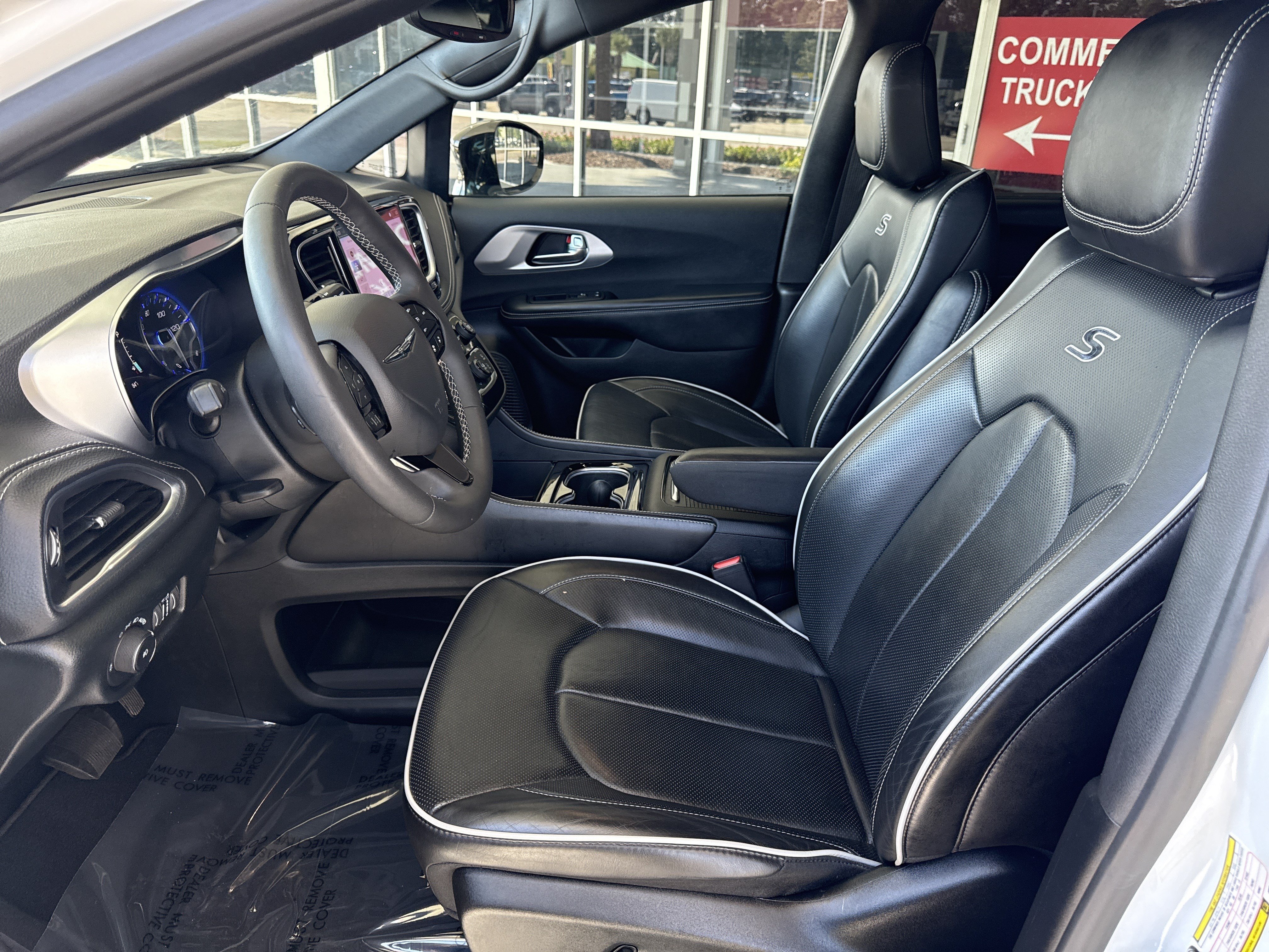 Used 2025 Chrysler Pacifica Limited FWD image 15