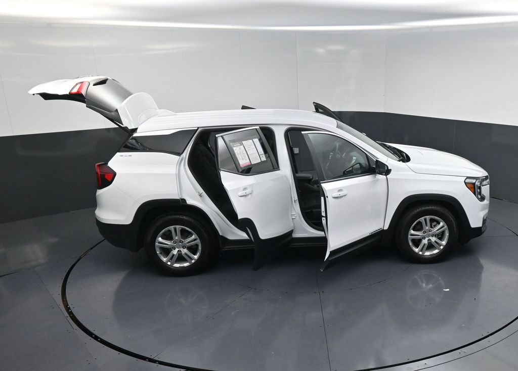 Used 2024 GMC Terrain SLE image 24