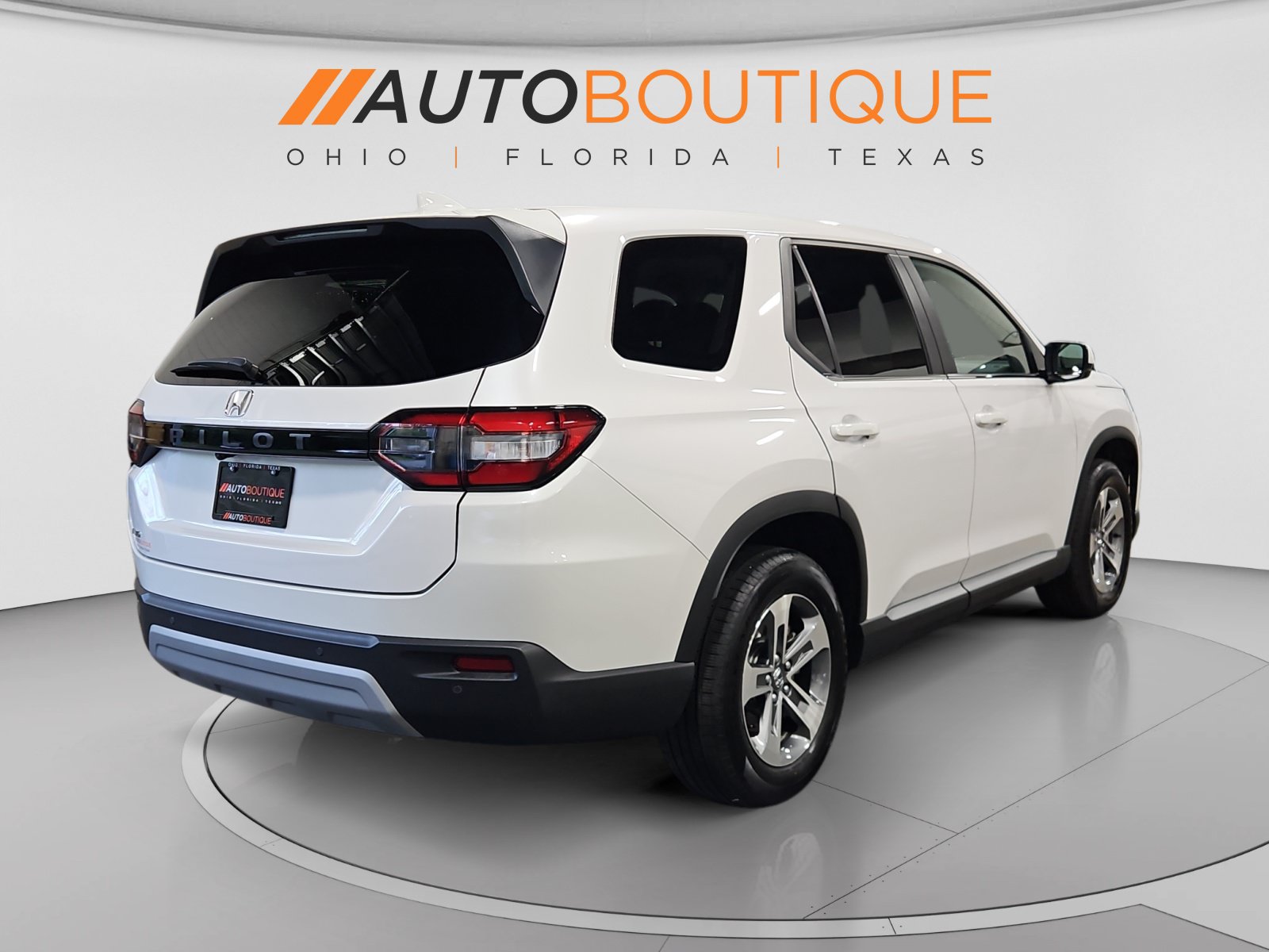 Used 2025 Honda Pilot EX-L image 6