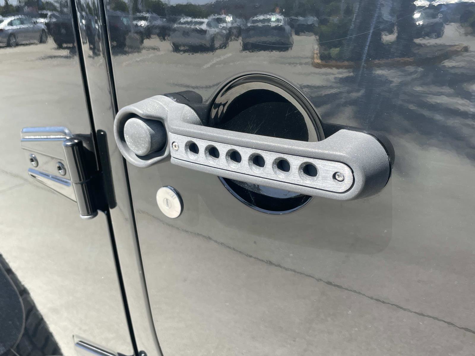 Used 2018 Jeep Wrangler Unlimited Sport w/ Connectivity Group AWD/4WD image 8