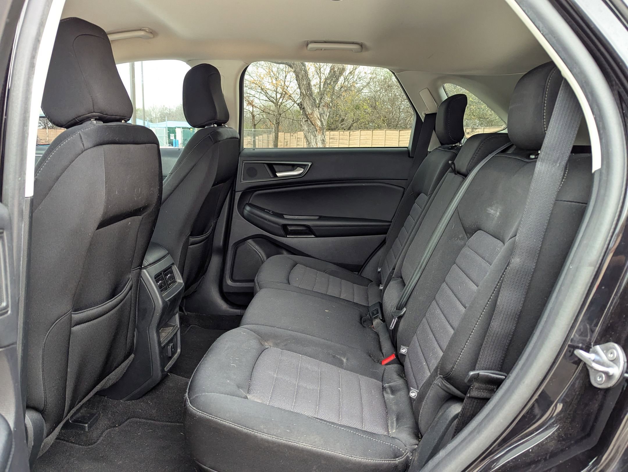 Used 2020 Ford Edge SE image 12