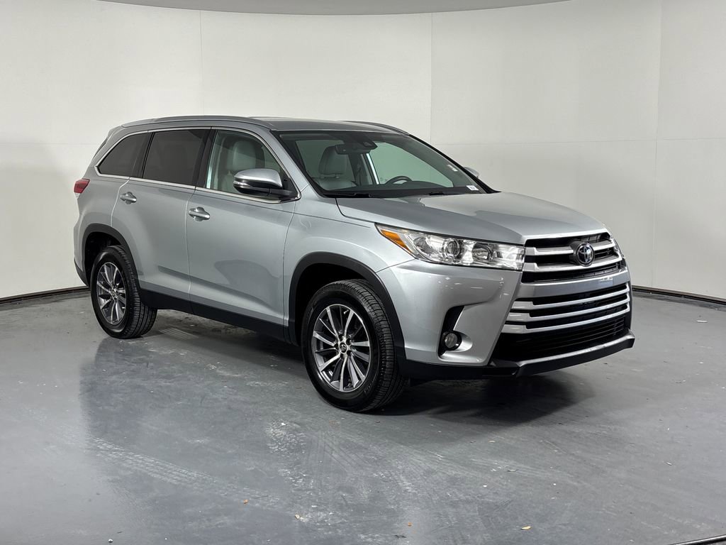 Certified 2019 Toyota Highlander XLE image 2