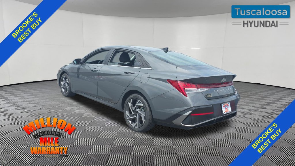 Used 2025 Hyundai Elantra SEL FWD image 5