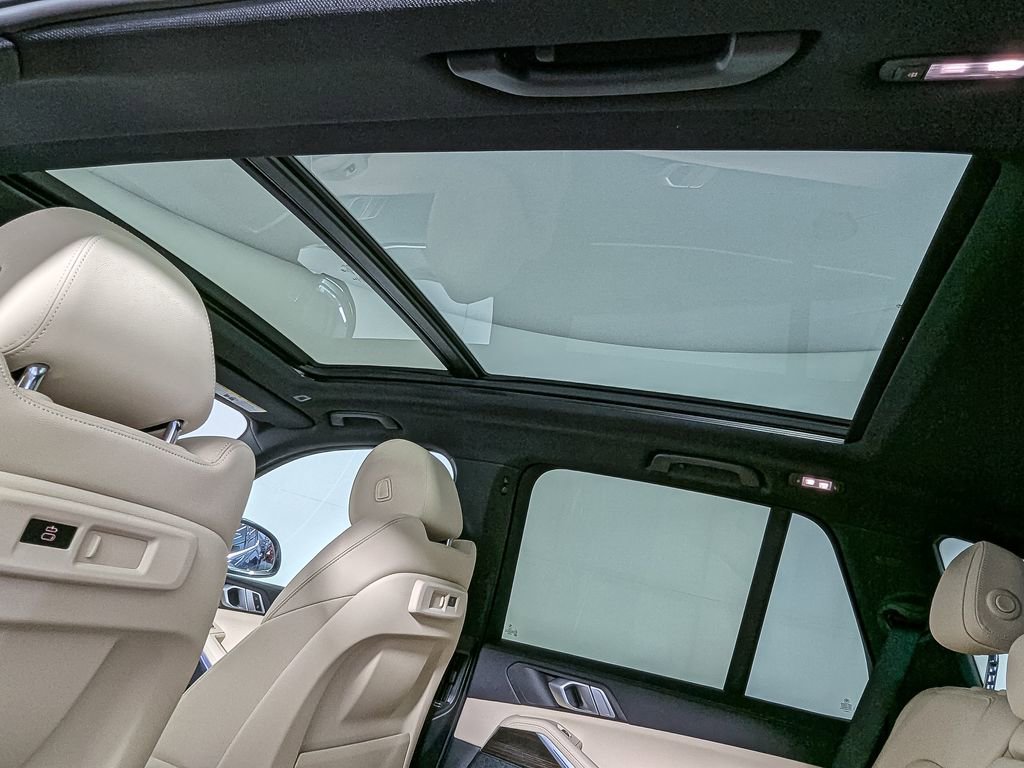 Used 2021 BMW X5 xDrive40i w/ Convenience Package image 12