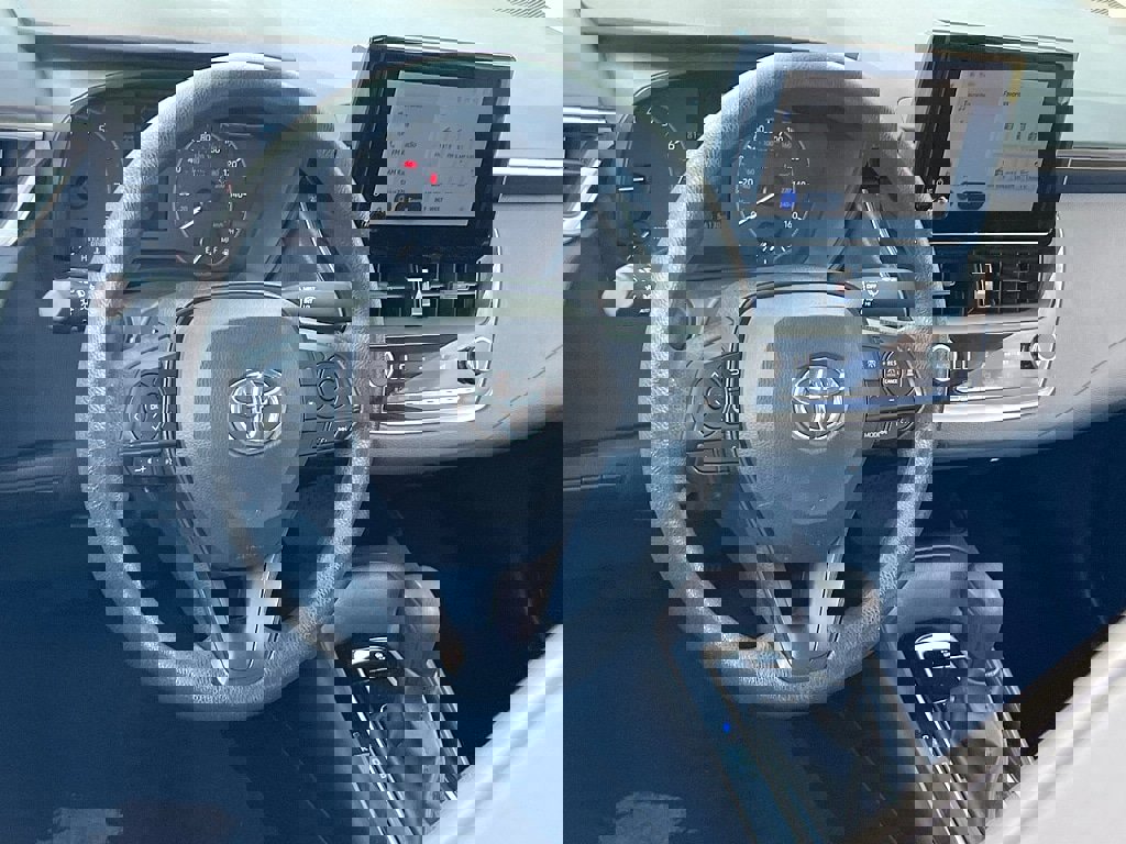 Used 2023 Toyota Corolla LE image 6