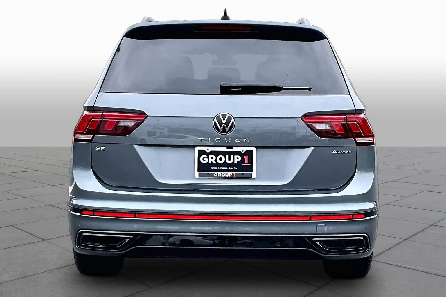 Used 2024 Volkswagen Tiguan SE R-Line AWD/4WD image 5