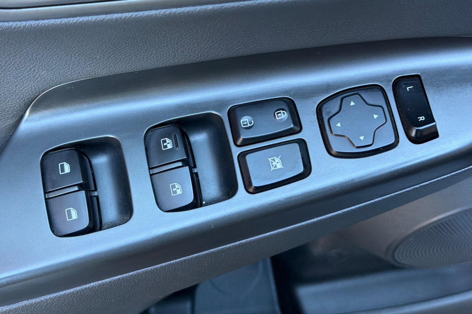 Used 2020 Hyundai Kona Limited image 14