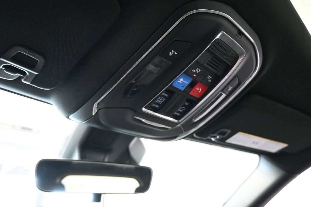 Used 2025 Jeep Grand Cherokee Laredo X RWD image 22
