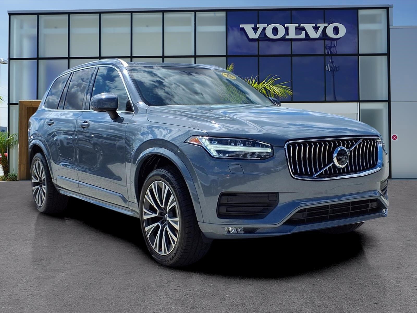 Used 2020 Volvo XC90 T5 Momentum w/ Protection Package Premier AWD/4WD image 1