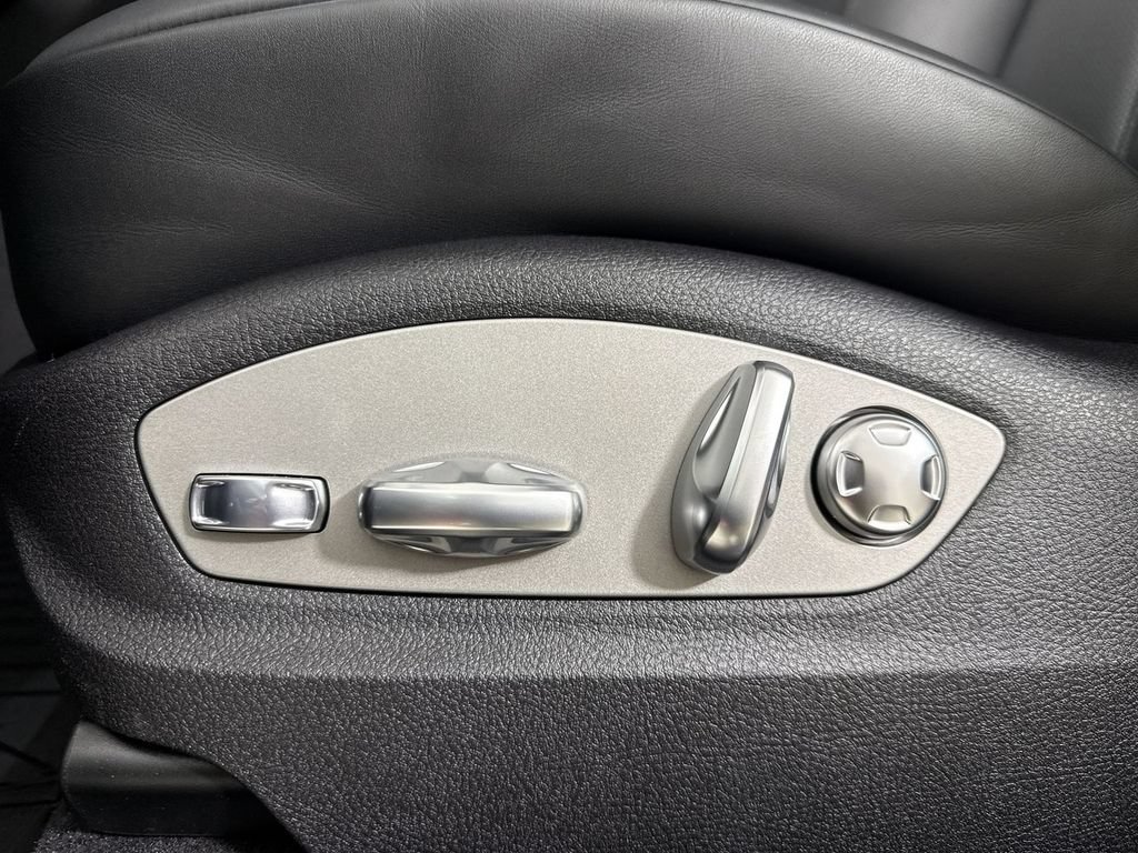 New 2026 Porsche Macan AWD/4WD image 40