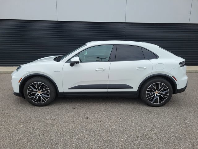 Certified 2025 Porsche Macan Electric image 2