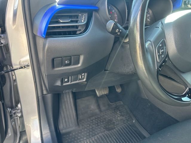 Used 2020 Toyota C-HR XLE FWD image 36