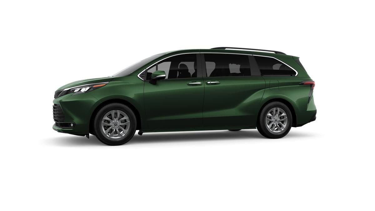 New 2026 Toyota Sienna XLE video 3