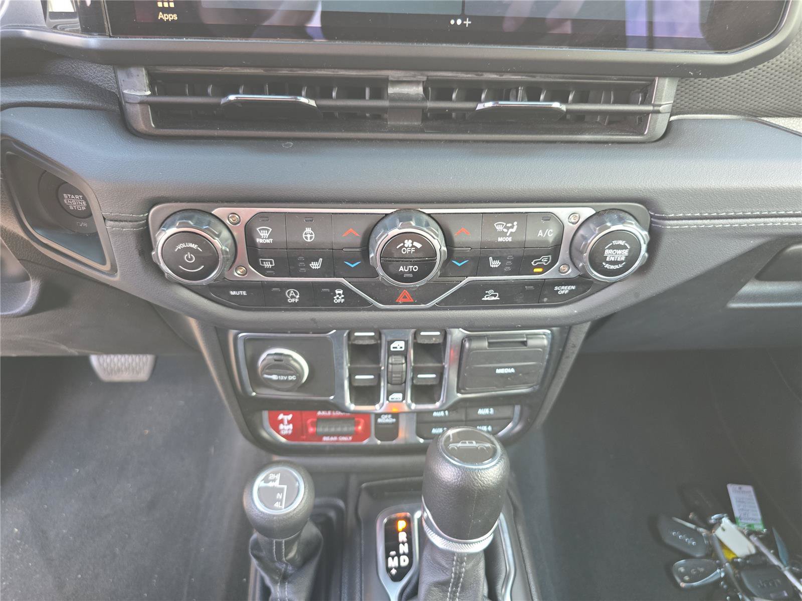 Used 2024 Jeep Gladiator Mojave w/ Technology Group AWD/4WD image 27