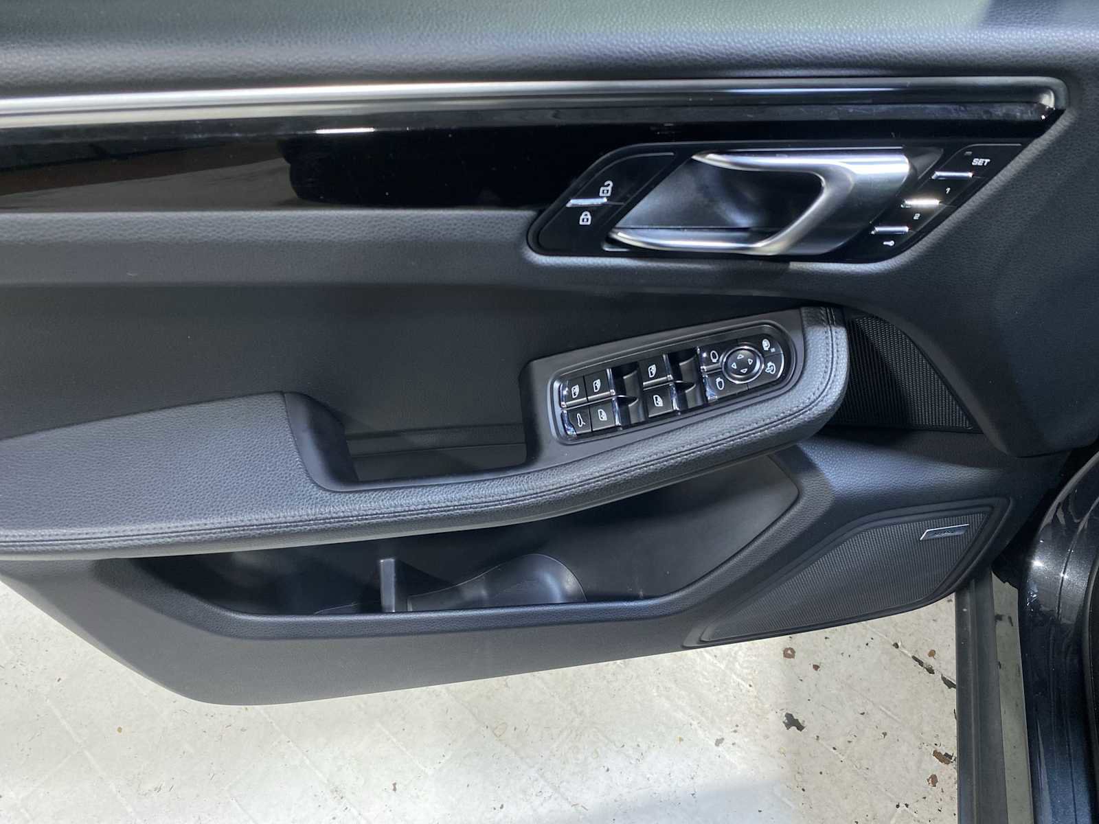 Used 2021 Porsche Macan AWD/4WD image 23