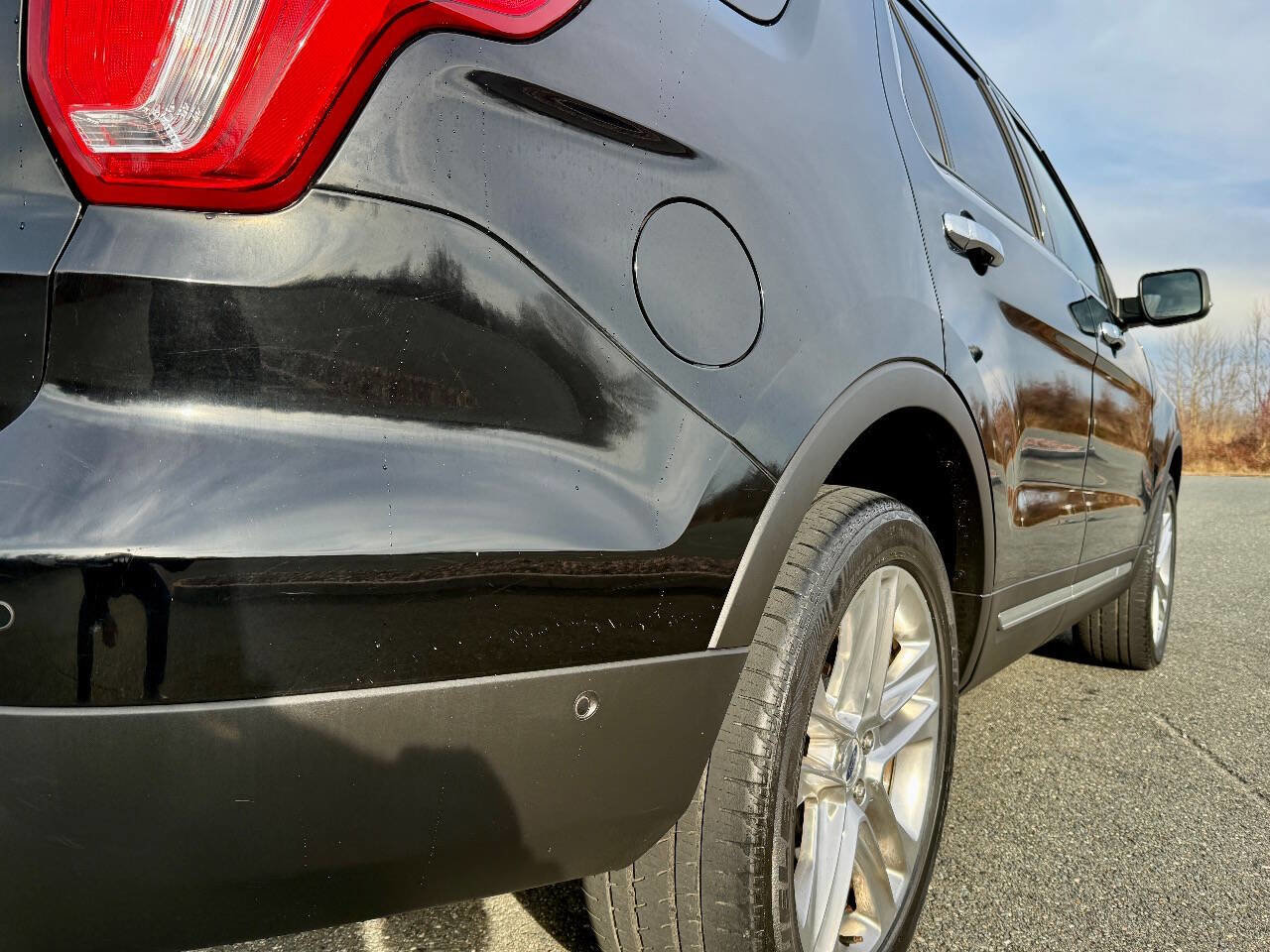 Used 2017 Ford Explorer Limited w/ Equipment Group 301A image 7