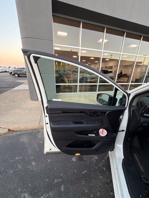 Used 2024 Honda Odyssey Elite image 8