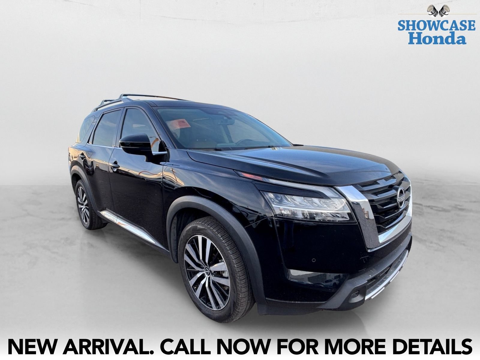 Used 2023 Nissan Pathfinder Platinum w/ Cargo Package FWD image 6