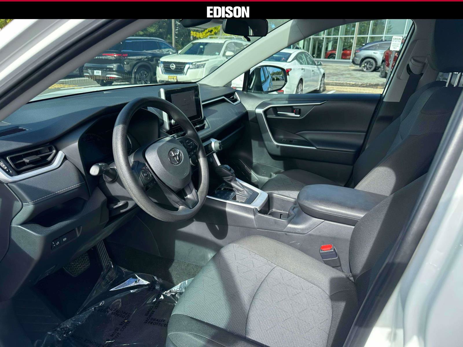 Used 2025 Toyota RAV4 XLE AWD/4WD image 14