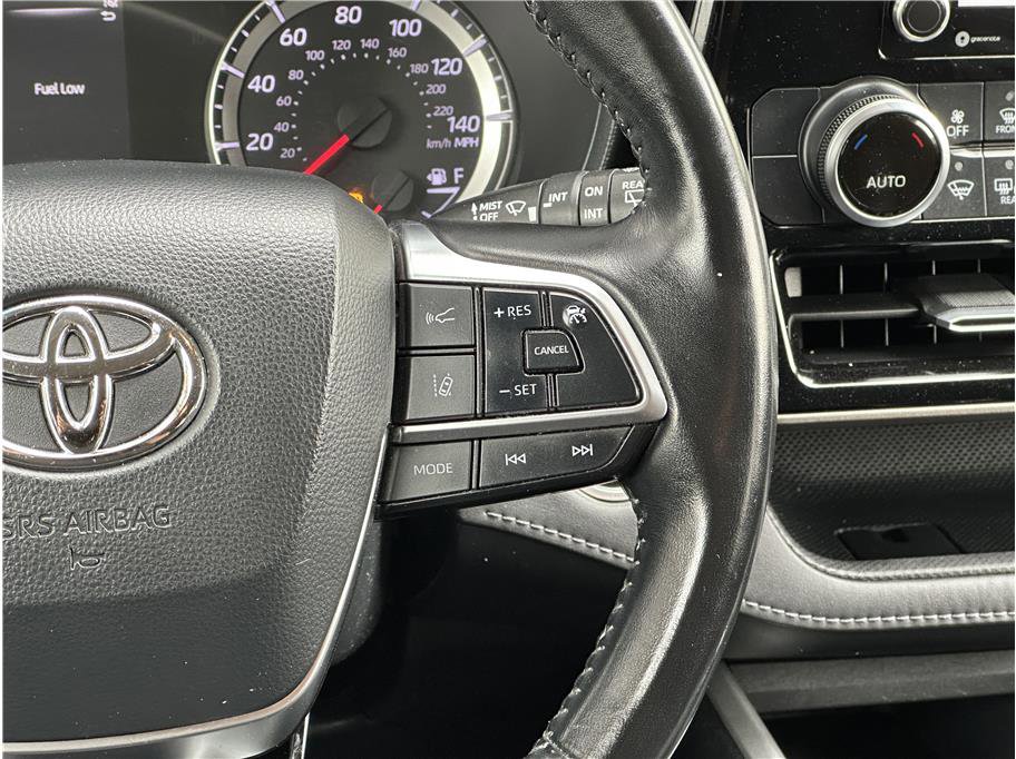 Used 2020 Toyota Highlander LE AWD/4WD image 24
