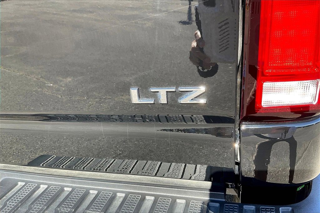 Used 2024 Chevrolet Silverado 2500 LTZ w/ LTZ Convenience Package image 8