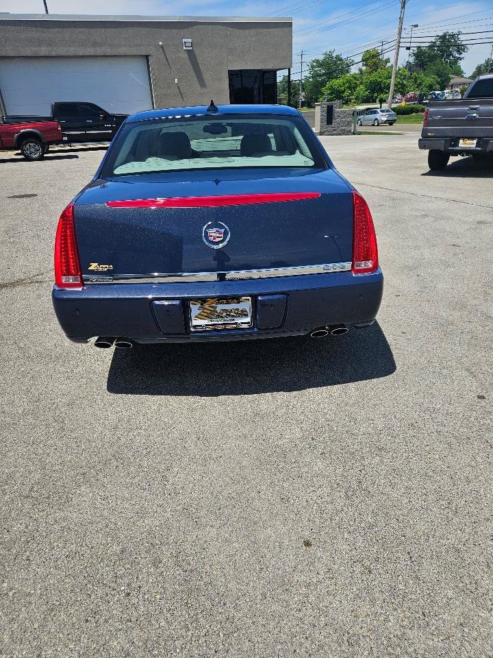 Used 2009 Cadillac DTS w/ Sun And Sound Package FWD image 4